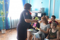           Сотрудники Госавтоинспекции в преддверии Дня Знаний посетили подшефный детский дом.