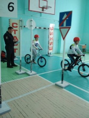            Школьники второй средней - одни из лучших знатоков Правил дорожного движения Ярославского региона.