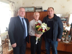 Андрей Забаев поздравил с 95-летним юбилеем участника Великой Отечественной войны Николая Ивановича Корнева