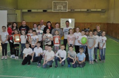 Госавтоинспекторы проводят профилактические мероприятия, объединяющие детей и родителей в повторении Правил дорожного движения