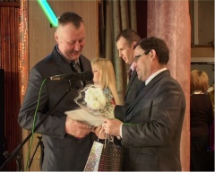 Свой профессиональный праздник отметили работники сразу четырех отраслей: торговли, общественного питания, бытового обслуживания населения  и жилищно-коммунального хозяйства. 