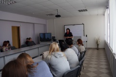 Инспекторы ГИБДД проводят профилактические мероприятия для начинающих водителей - студентов Великосельского аграрного колледжа.