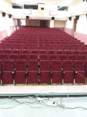 В зале городского Дома культуры завершен монтаж новых кресел