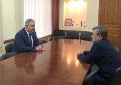 Сегодня Глава Алексей Комаров района провёл встречу с генеральным директором ООО «Викамед Текнолоджиз» Андреем Козловым.