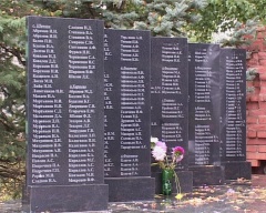 Установлены мраморные плиты 