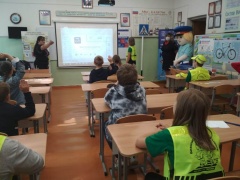           Инспекторы ГИБДД принимают участие в мероприятиях по организации отрядов юных инспекторов движения.