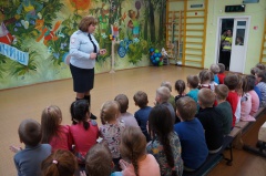             Юные инспекторы движения оказывают шефскую помощь дошкольным образовательным учреждениям при изучении Правил дорожного движения.