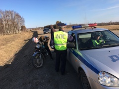           Сотрудники Госавтоинспекции проводят профилактические мероприятия для пресечения и предупреждения нарушений Правил дорожного движения водителями мотоциклов, мопедов и скутеров.