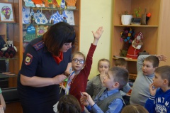 Сотрудники Госавтоинспекции проводят профилактические мероприятия в учреждениях дополнительного образования.