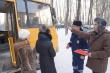 Госавтоинспекторы, представители общественности и активисты родительских комитетов проводят обследования школьных автобусов.