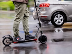 Госавтоинспекция призывает к соблюдению Правил дорожного движения владельцев электросамокатов, скейтбордов, гироскутеров, сигвеев, а также схожих с ними мотортранспортных средств.
