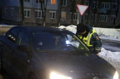            В период проведения комплексного профилактического мероприятия «Внимание! Дети!» Госавтоинспекция усиливает контроль за неукоснительным соблюдением правил перевозки детей-пассажиров.