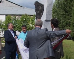 В честь 45-летнего юбилея завода «Агат» открыли мемориальный комплекс основателям предприятия 