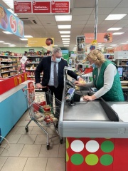 Глава района принял личное участие в гуманитарной помощи жителям и беженцам из Луганской и Донецкой народных республик