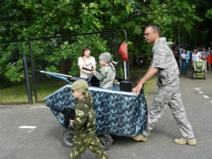 Добрая традиция – украшать коляски!