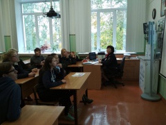            Госавтоинспекторы провели Единый урок безопасности дорожного движения для старшеклассников.