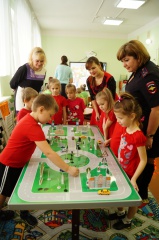            В Единый День безопасности дорожного движения Гаврилов-Ямские дошкольники соревнуются в знании Правил дорожного движения.