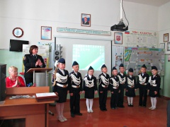           В юбилейный год образования отрядов Юных инспекторов движения педагоги подвели итоги их деятельности, обсудили планы на новый учебный год  и приняли участие в акции «Засветись! Стань заметней!»