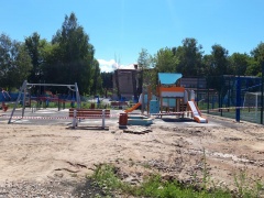 Андрей Забаев вместе с Главой городского поселения Александром Тощигиным проверил ход работ, которые ведутся в рамках губернаторского проекта «Наши дворы»