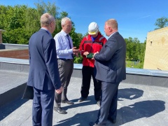 Сегодня исполняющий обязанности Главы Гаврилов-Ямского района Андрей Забаев совместно с директором департамента строительства Ярославской области Виктором Жучковым проверил ход строительства центра дополнительного образования «Лидер»