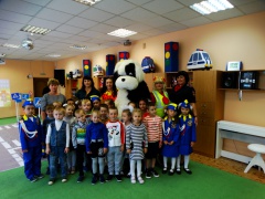           Единый урок безопасности напомнил дошкольникам Правила дорожного движения.