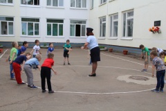 Дошкольники ярославского региона присоединились к Всероссийской акции «Зарядка со стражем порядка», которая проводится Министерством внутренних дел Российской Федерации.